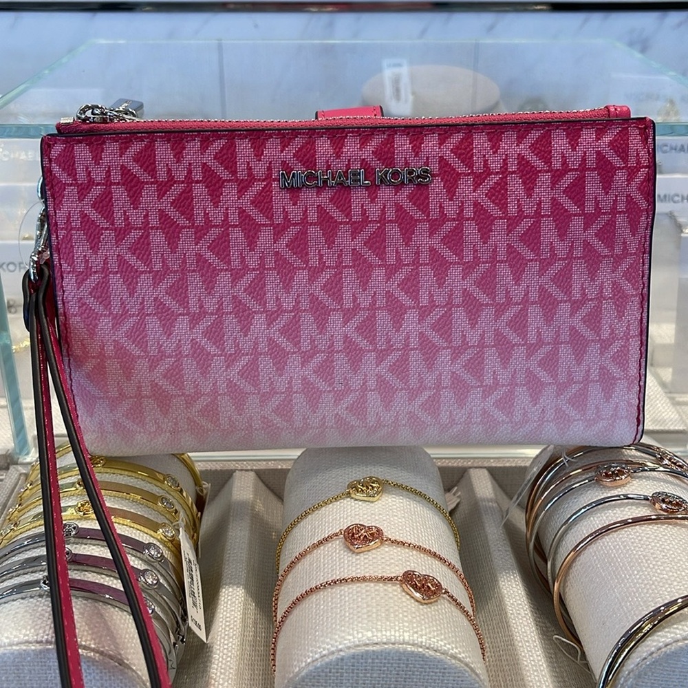 Michael Kors Jet Set Large Ombré Signature Logo Wristlet Wallet Phon
DRAGONFRUIT - Picture 3 of 16